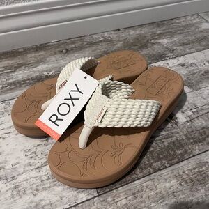 Roxy Beige and Light Brown Flip Flops